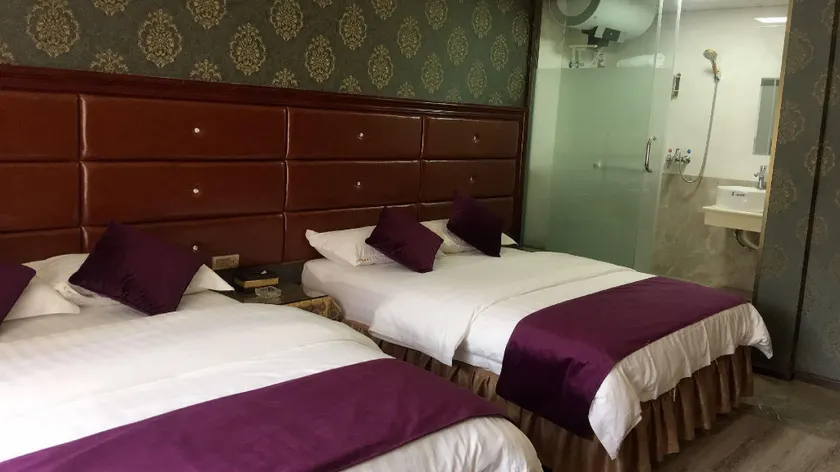 Avery Fashion Hotel - Image 1