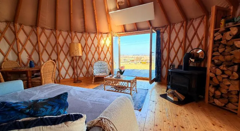 Glamping Niebiańska Osada Jurty Dolnośląskie - Image 1