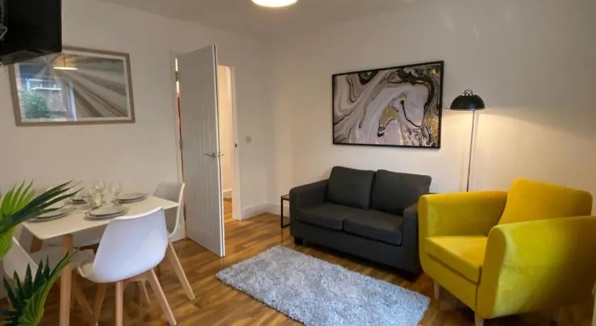 De Parys Self-Catering Flat 2 in Bedford - Image 1