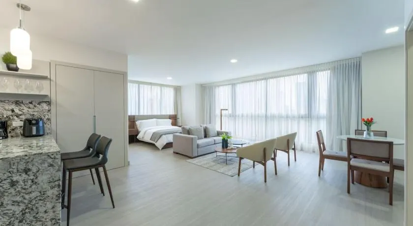 Modern Furnished Studio Facing Green Spaces in Panama City - Image 1