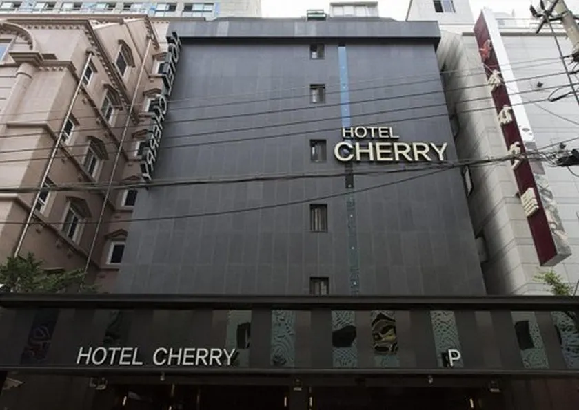 Hotel Cherry - Image 1