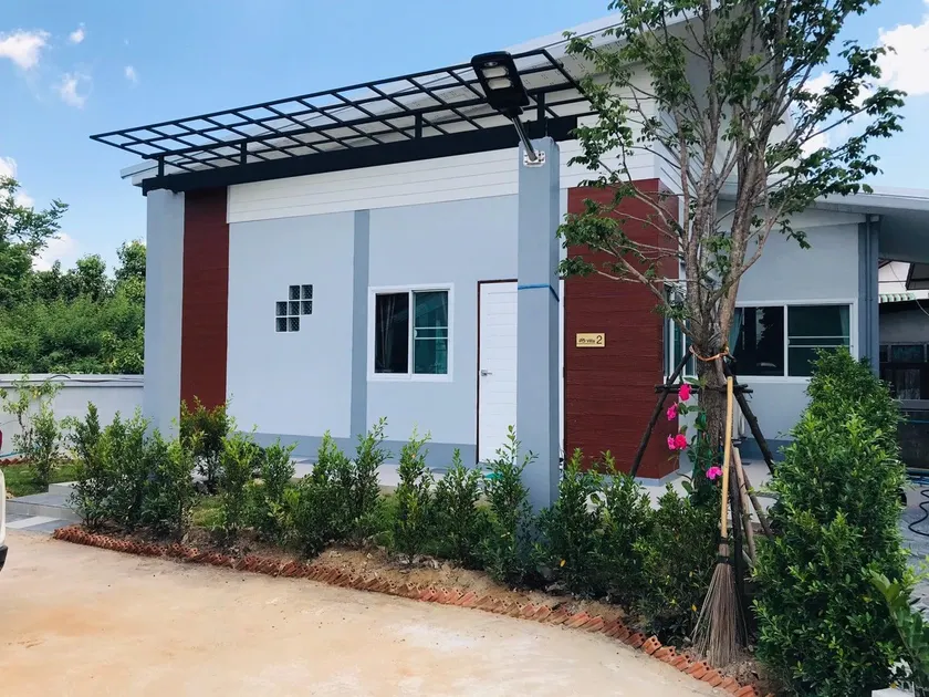 Park Villa Chaiyaphume [Villa2] - Image 1