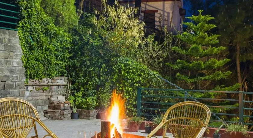 Alaya Stays Pine View Cottage - 3 BHK Himalayan Retreat with Scenic Views - Image 1