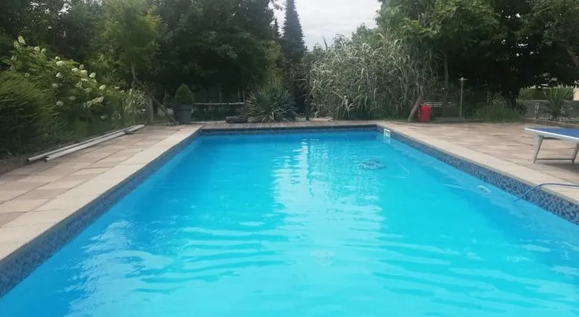 Logement avec piscine - Image 1