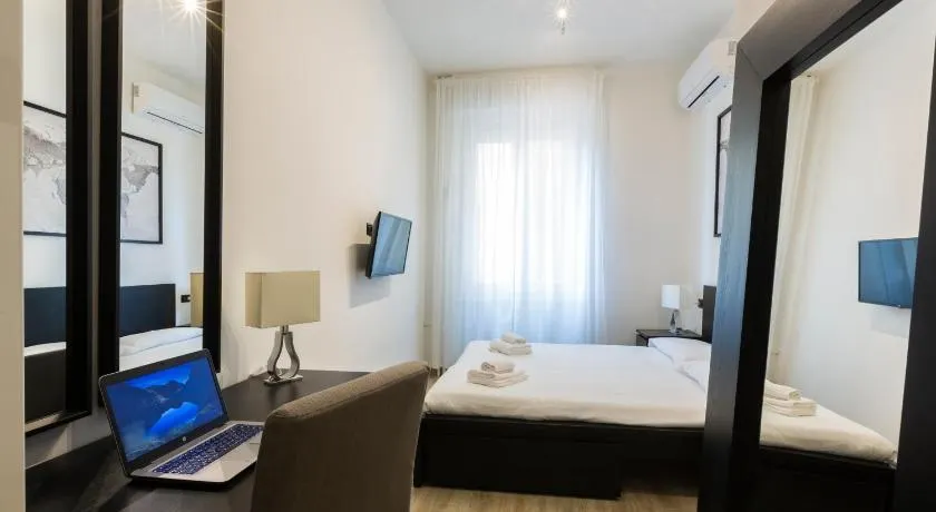 Yellow Line Apartment - Image 1