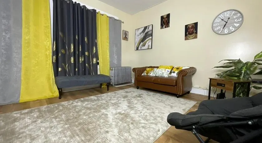 Vibrant home all to yourself - Image 1