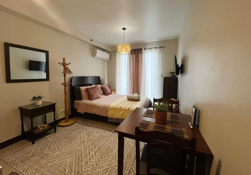 Casa Byahe Near Mactan Airport with Free Pool Access - Image 1