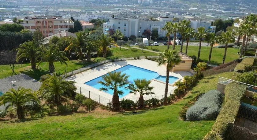 Studio équipé dans une résidence avec piscine à 10mn du centre ville - Image 1