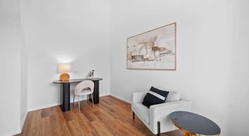 Comfortable 4 Bedroom Family Home with 3 Bathrooms and Air Conditioning - Image 1