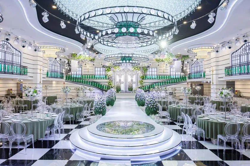 Wuxi Seaview One International Grand Hotel - Image 1