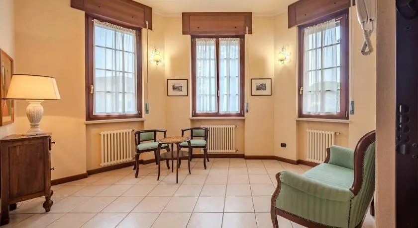Villa Mainard, Otello in Historic Villa - Image 1