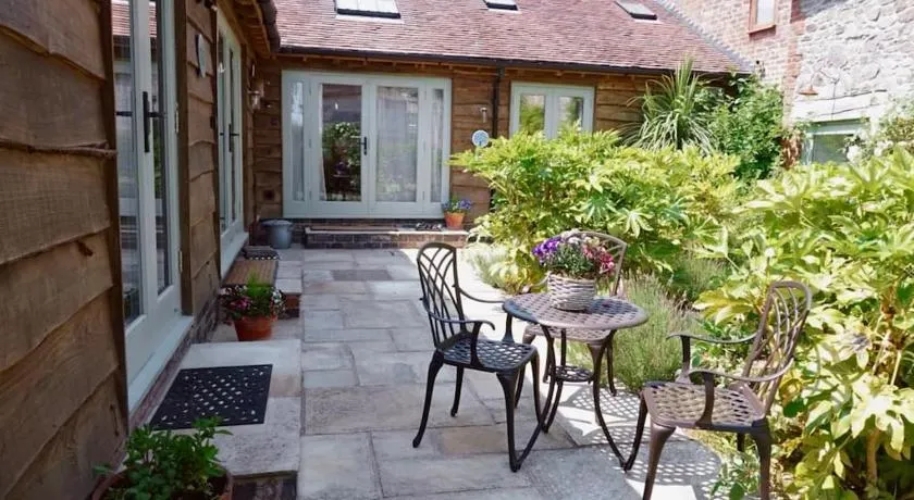 Nest Holiday Hideaway Wren Cottage-Beautiful Location in the Long Mynd Area of Outstanding Natural Beauty- WHIRLPOOL JACUZZI BATH! - Image 1