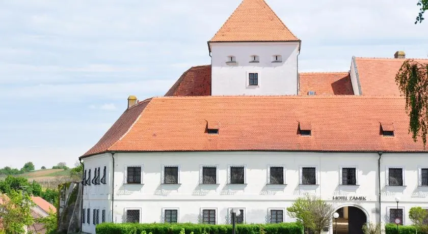 HOTEL CHATEAU ZAMEK CEJKOVICE - Image 1