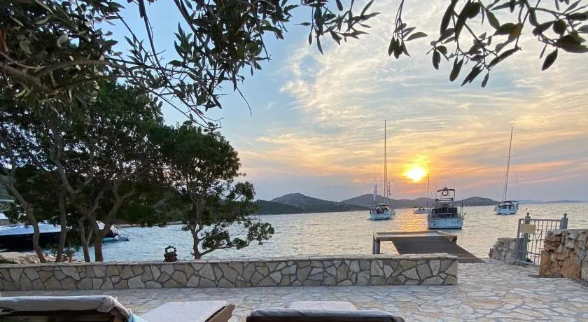 Beach house Danica - resort & tavern BAIN, free transport, pool, Island of Žut - Kornati - Image 1
