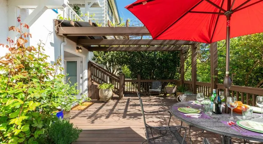 Laurelhurst - Cozy 1 Bedroom Apt Near Children’s Hospital and UW - Image 1