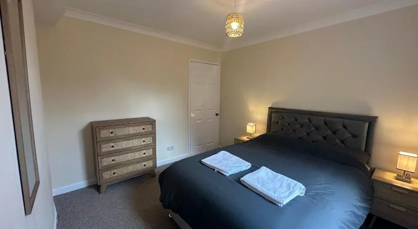 Ely Stays Flat 2 Spacious City Centre Apartment - Image 1
