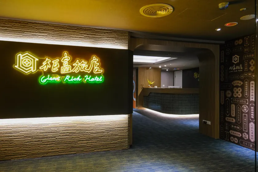 Giant Rich Hotel - Image 1