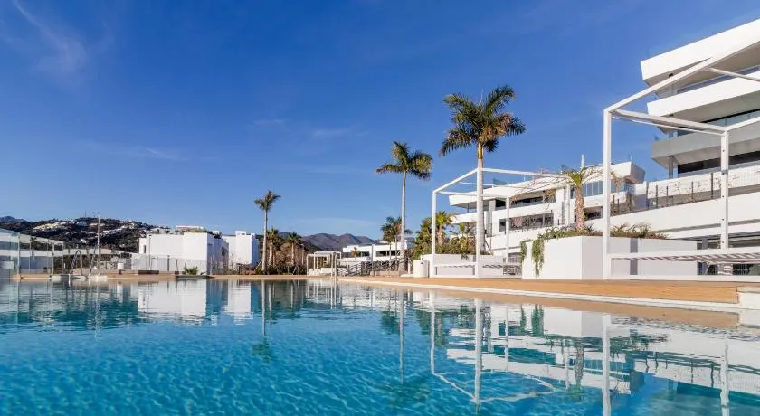 ELEGANT APARTMENT in MARBELLA, Sea views, Infinity & Pool, Sauna, Gym, SPA, 5 min to the Beach - Image 1