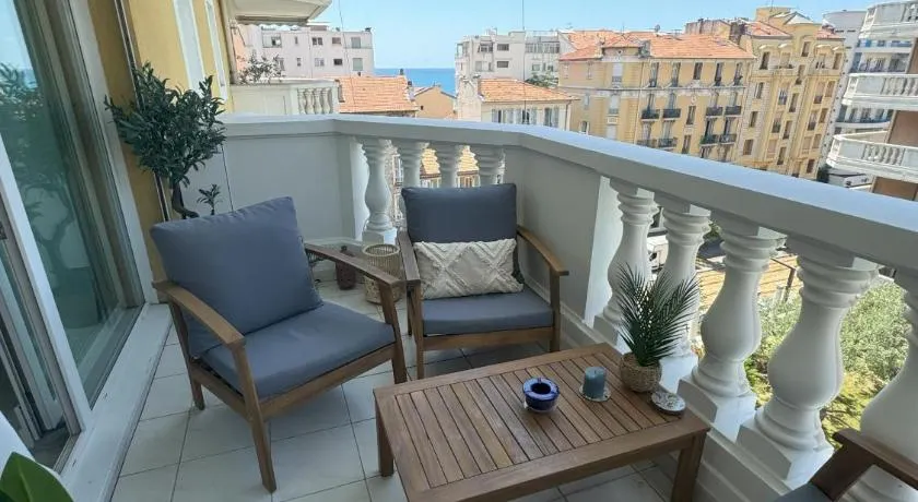 Elegant Apartment with Sea View and Swimming pool - Image 1