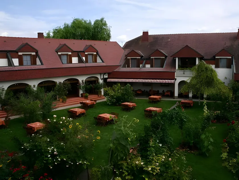 Hotel Weingut Rosenhof - Image 1