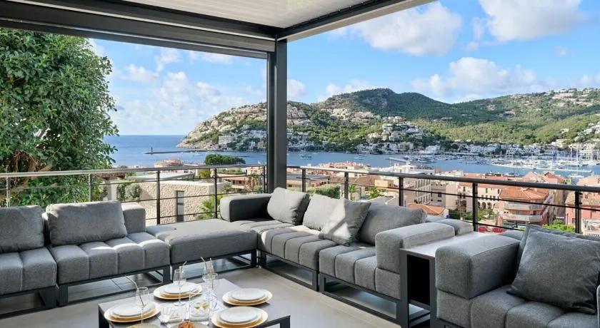 Meerblickvilla Design in Port Andratx mit Glasaufzug, Minotti, Occhio, Gessi, Cabinet, Miele - Image 1