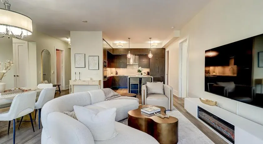 Skyline Suites - Walk to MTCC, ACC, Rogers Centre & Entertainment District - Image 1