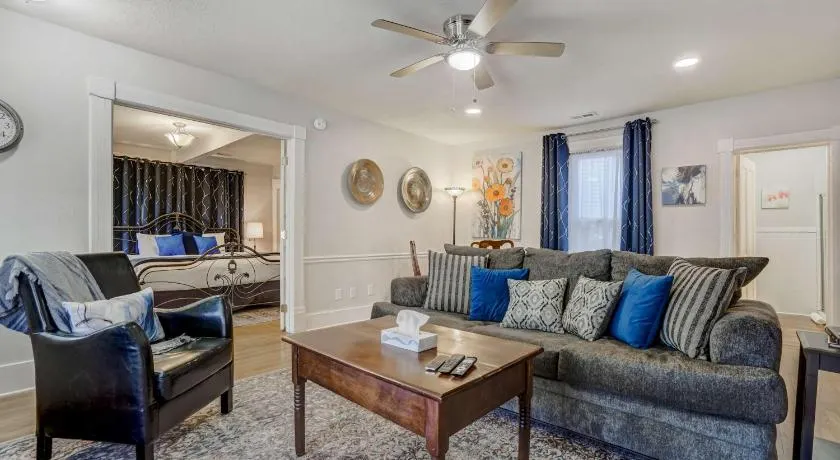 1BR Quiet Neighborhood & Nearby Parks - Image 1