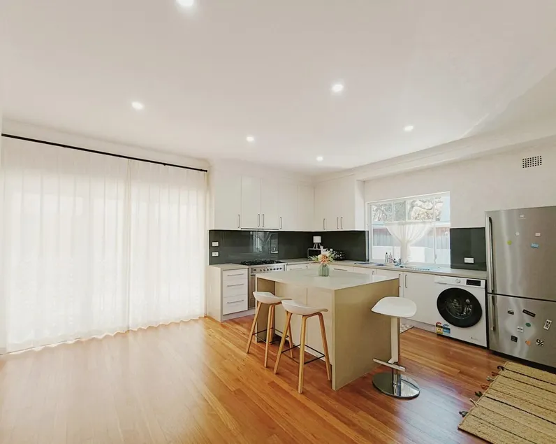 Easy access to city, Parkside family, Free parking - Image 1