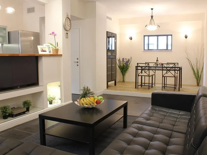 Zamenhoff-Dizengoff Apartments - Image 1