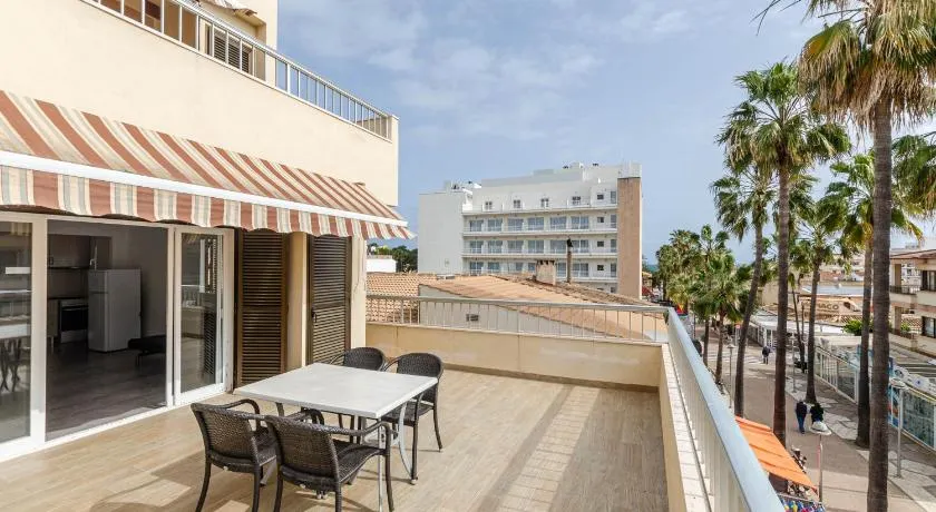 Acapulco Apartments - Image 1