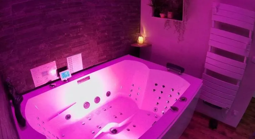SPA privatif Love room, Le Hammam et Bulles, chez Nuits Chartraines - Image 1
