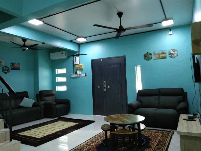 The Handz House II with WIFI - For family or same gender only - Image 1