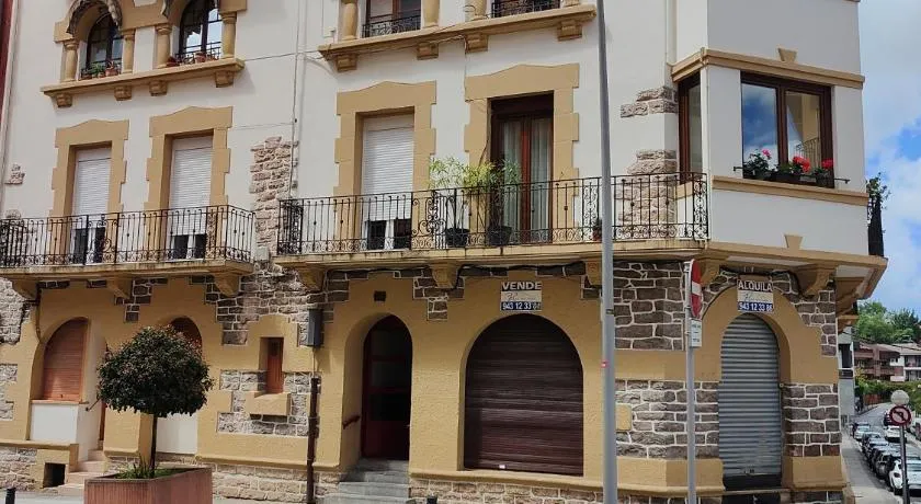 Habitación turística en Irún - Image 1