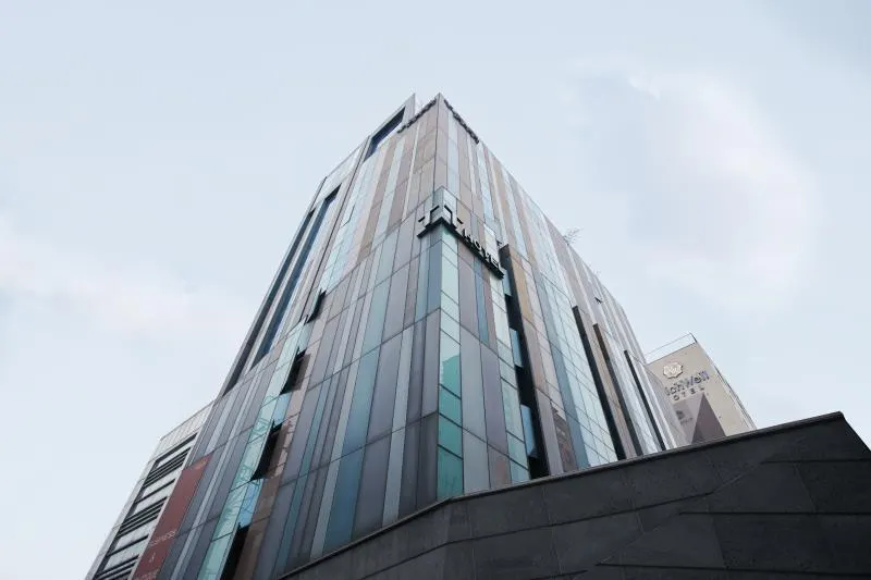 Tria Business & Boutique Hotel - Image 1
