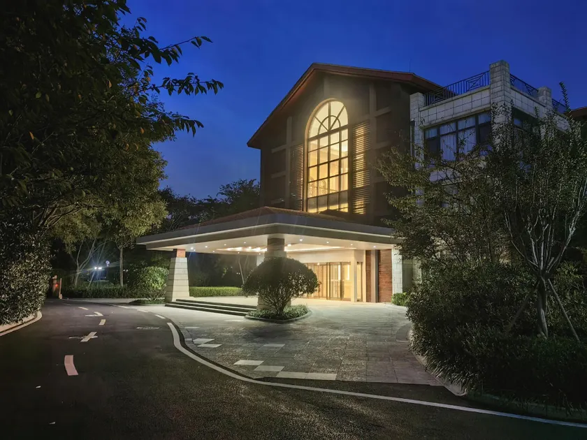 Golden Phoenix Garden Hotel Qingdao - Image 1