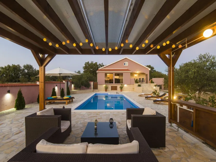 Cosy Holiday Home in Policnik with Pool - Image 1