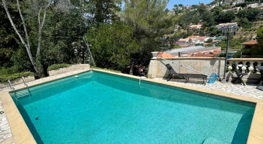Studio en bas de villa avec piscine proche bord de mer - Image 1