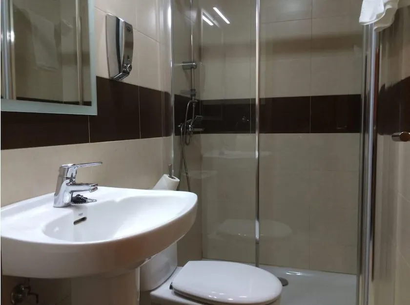 Hostal Aeropuerto - Image 1
