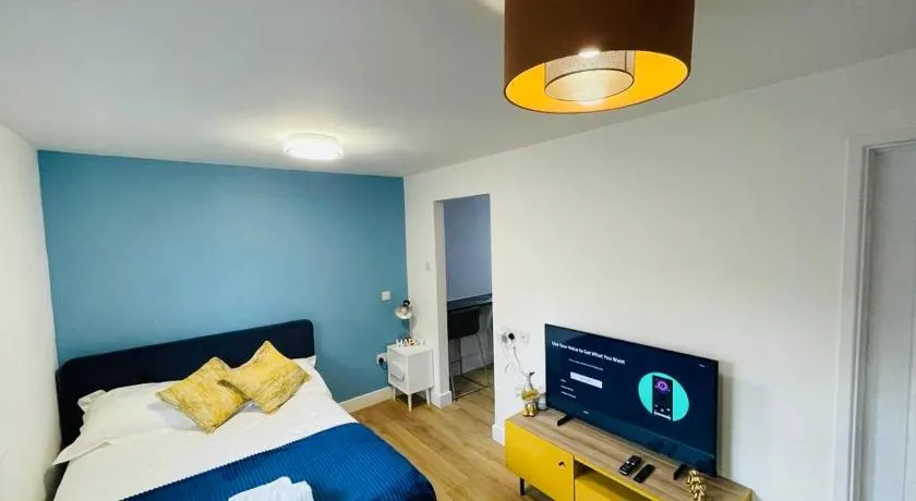 HAYDEN - KENILWORTH STUDIO FLAT 30 m2 - PRIVATE PARKING - Image 1