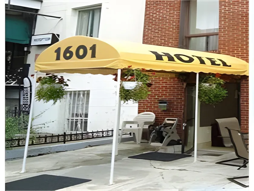 Hotel Bon Accueil - Image 1