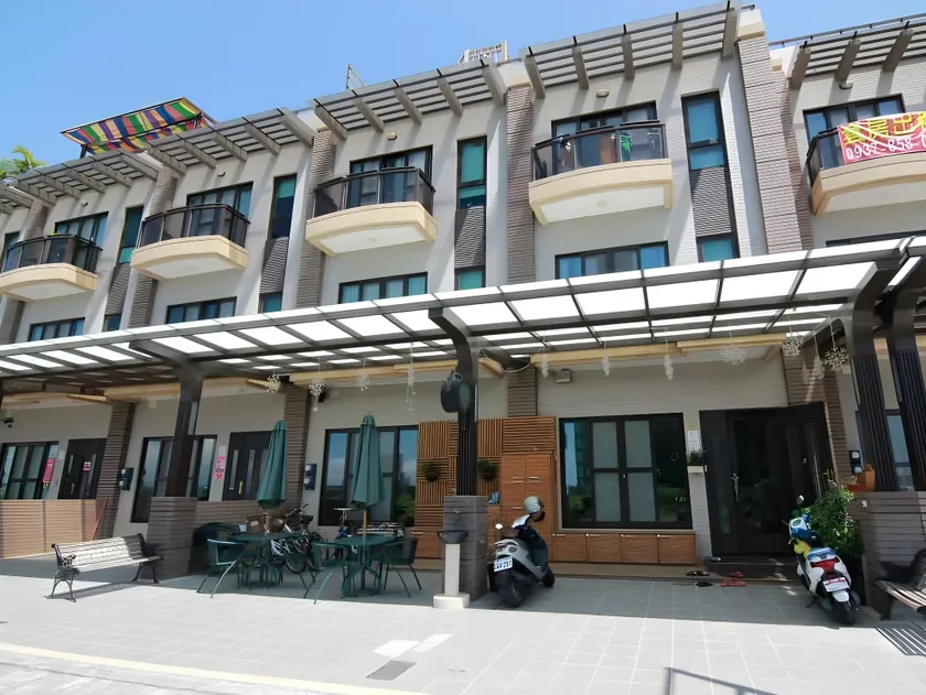 Lambo Stay Inn - Image 1