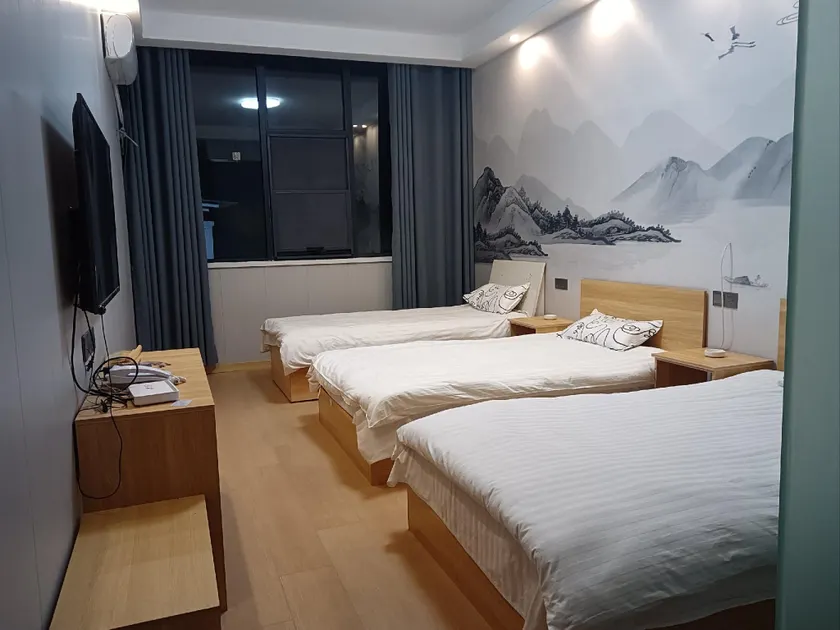 Haixia Hotel - Image 1