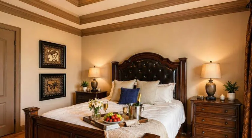 Cresta Point Retreat 6BD, 5Bath, Luxury, Lakefront, Pool, Pet Friendly - Image 1