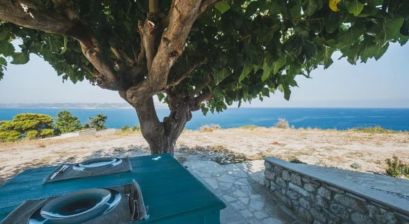 Karavos View - An artists' hideaway Paradise - Image 1