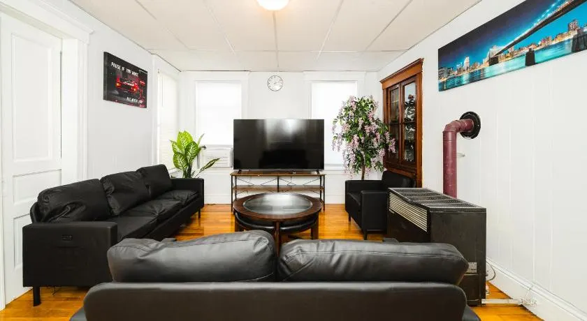 Cozy 3BR Worcester 1st-floor Apt, Pet-Friendly, Near Clark University, Free Parking 4-1 - Image 1