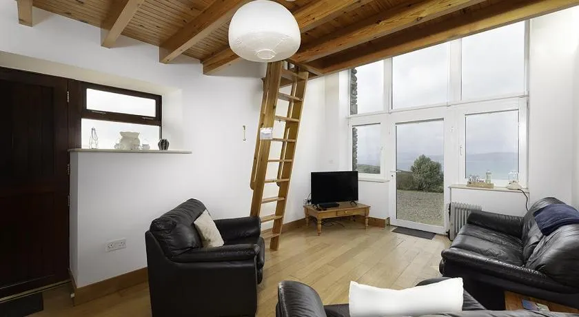 Rhea Holiday Home Kilcrohane by Trident Holiday Homes - Image 1