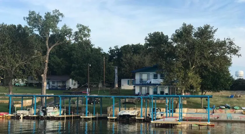 Valentine Lakeside - Image 1