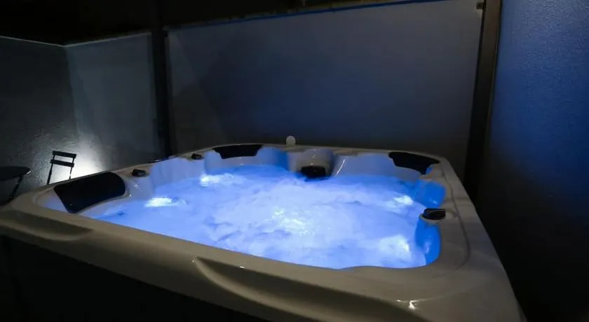 Duplex with private outdoor spa close to Strasbourg city center - Image 1