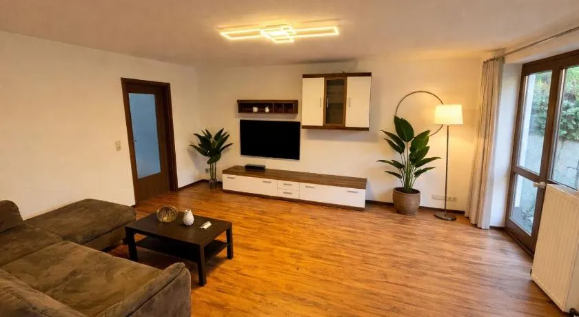 Souterrain Apartment mit Top Anbindung UrbanStay Schwerin - UNESCO Weltkulturerbe - Image 1