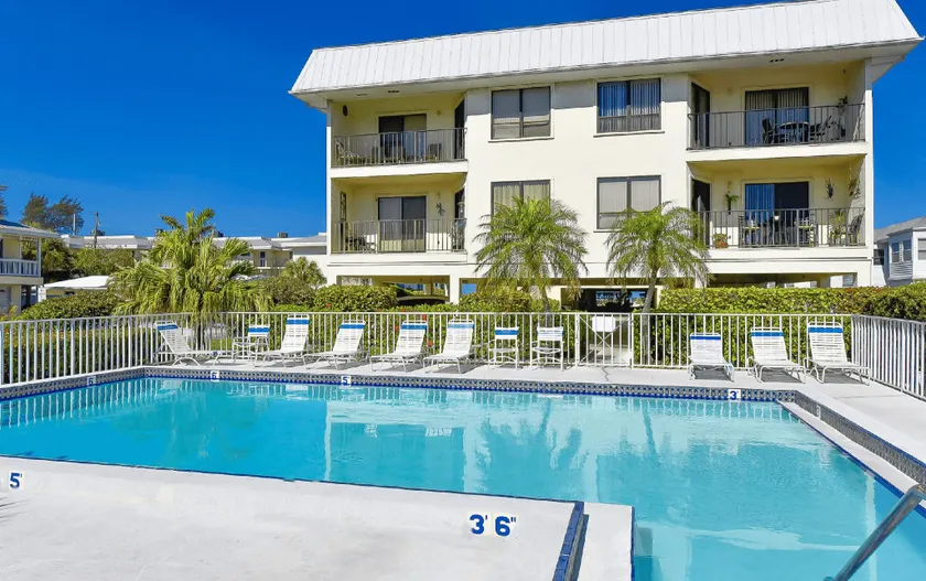 Anna Maria Island Beach View 208 - Image 1